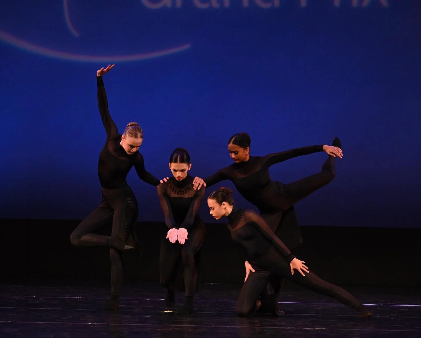 Contemporary ensemble in a low sculptural formation